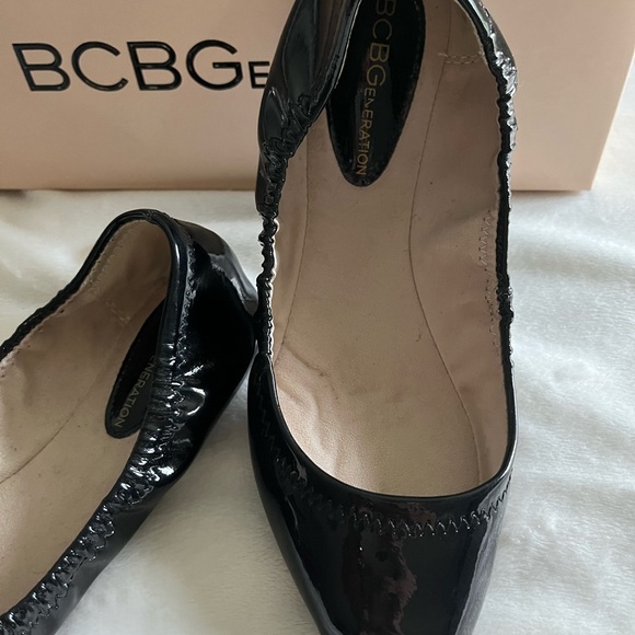 Brand new BCBGeneration Madeline Crinkle Patent Flats - Picture 2 of 5